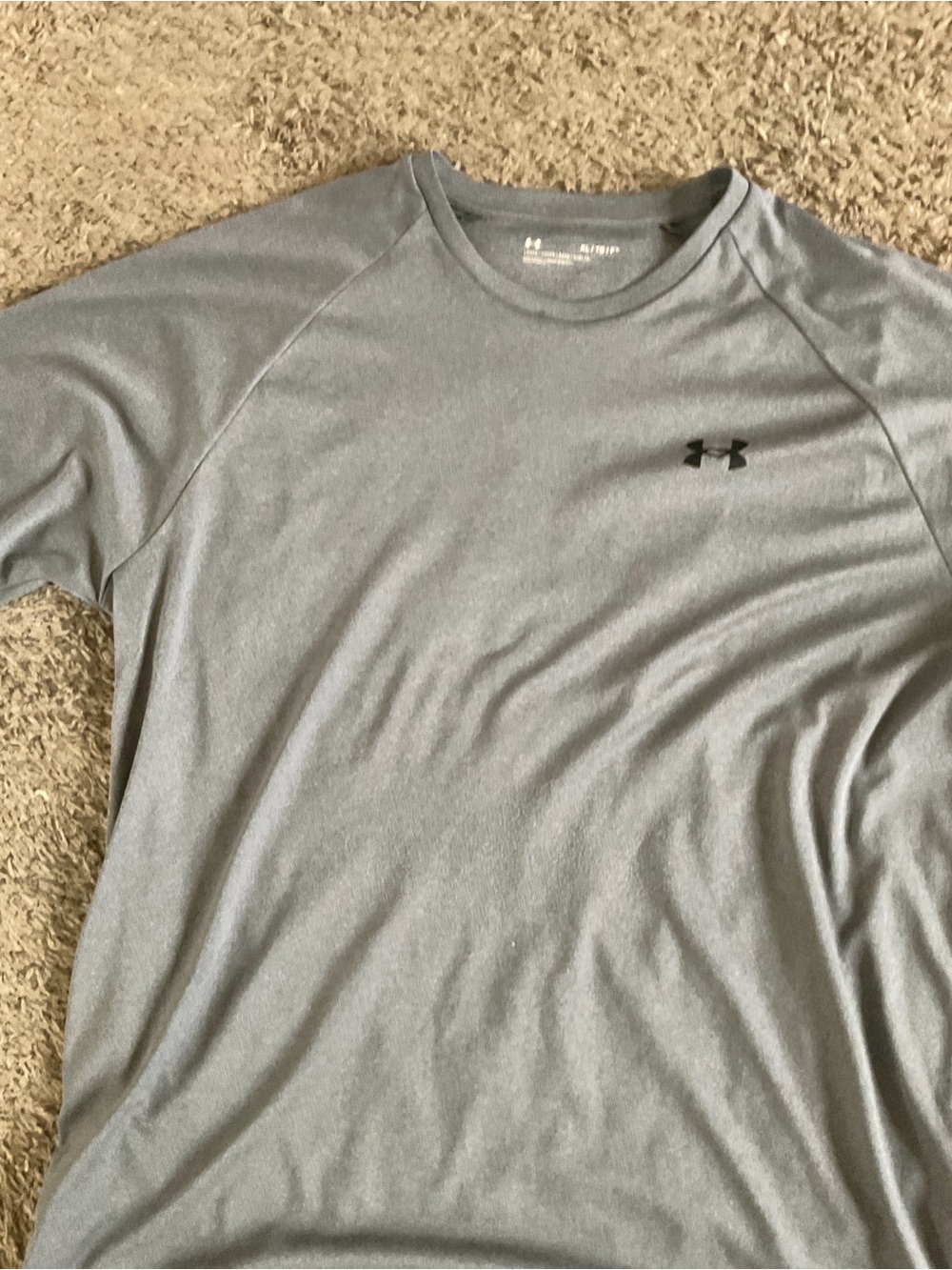 Men’s pre owned as Is grey HeatGear loose fit size XL under armour shirt - Picture 2 of 4